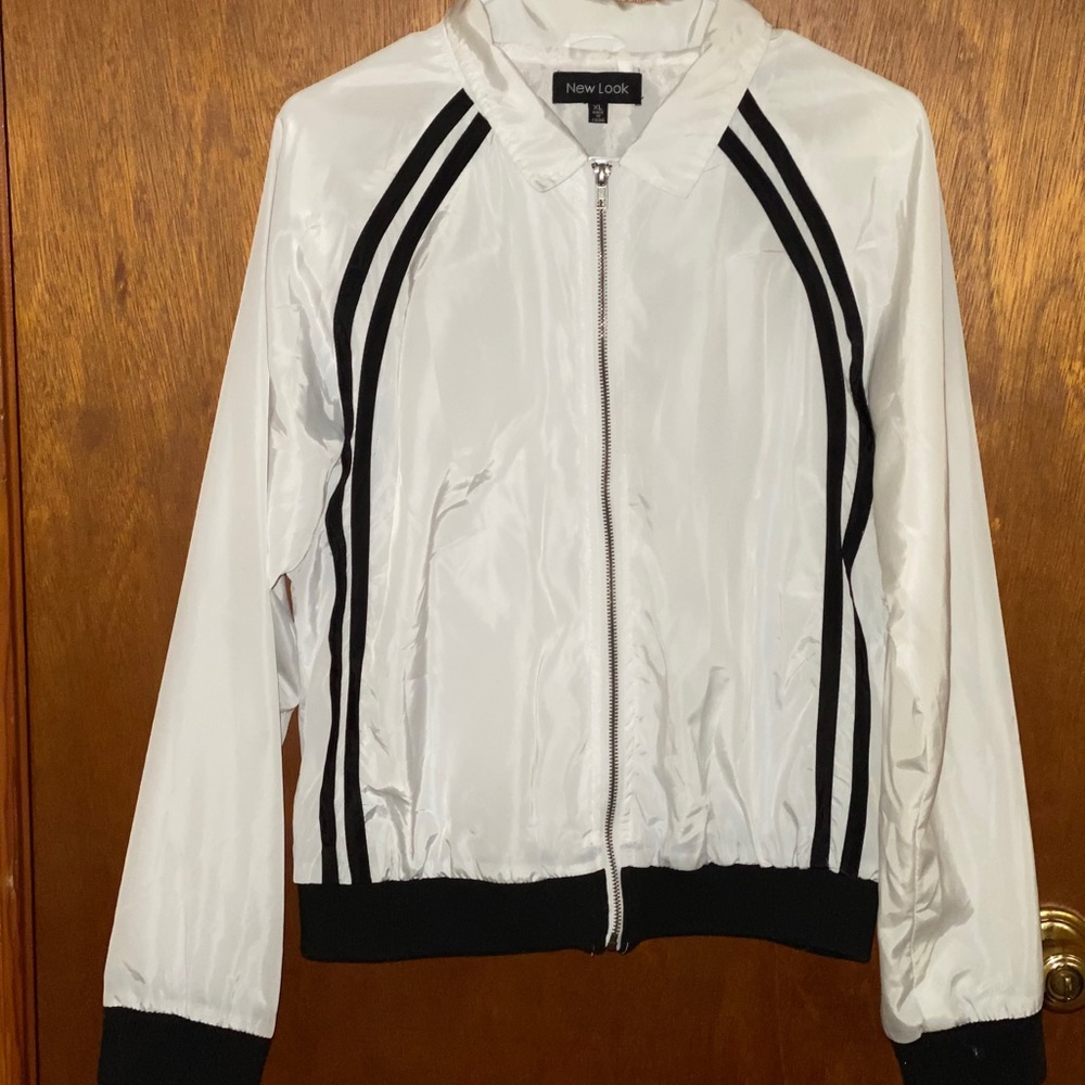 White bomber jacket with black detail🖤